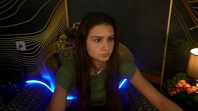 Snapshot of ValeryRoyale chatting on 12/18/24, 02:17 ValeryRoyale online show from 12/18/24, 02:17