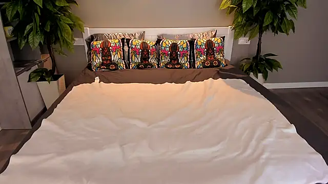 Snapshot of ValeryRoyale chatting on 10/12/25, 06:12 ValeryRoyale online show from 10/12/25, 06:12