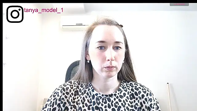 --Model--2 online show from 06/09/26, 12:39