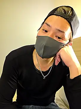 Snapshot of da--------i chatting on 12/05/25, 06:04 da--------i online show from 12/05/25, 06:04