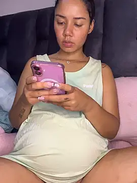 Snapshot of _Luana chatting on 02/10/26, 12:48 Luana online show from 02/10/26, 12:48