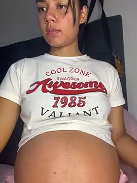 Snapshot of _Luana chatting on 02/19/26, 01:23 Luana online show from 02/19/26, 01:23