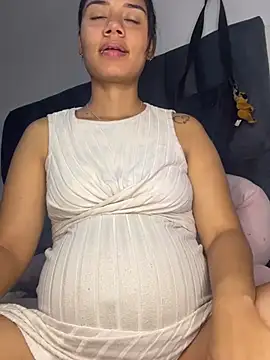 Snapshot of _Luana chatting on 02/20/26, 02:19 Luana online show from 02/20/26, 02:19