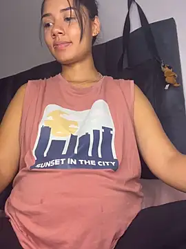 Snapshot of _Luana chatting on 02/21/26, 02:01 Luana online show from 02/21/26, 02:01