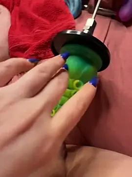 Snapshot of luisa1 chatting on 03/11/25, 08:20 luisa1 online show from 03/11/25, 08:20