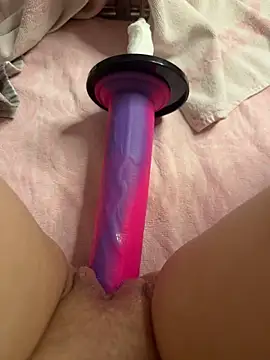 Snapshot of luisa1 chatting on 11/15/25, 07:43 luisa1 online show from 11/15/25, 07:43