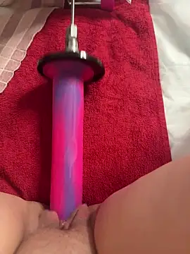 Snapshot of luisa1 chatting on 11/28/25, 08:00 luisa1 online show from 11/28/25, 08:00