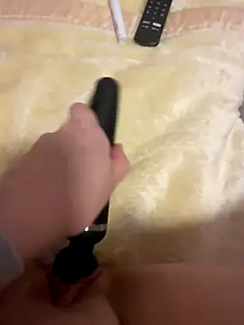 Snapshot of luisa1 chatting on 12/05/25, 08:12 luisa1 online show from 12/05/25, 08:12