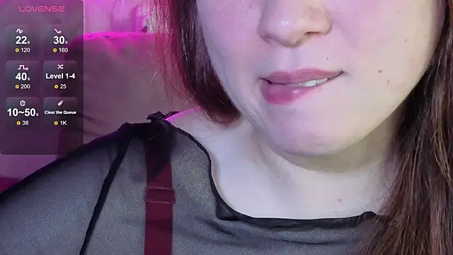 Snapshot of KellyCrystall chatting on 10/31/25, 03:29 KellyCrystall online show from 10/31/25, 03:29