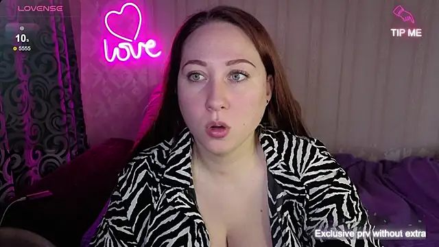 Snapshot of KellyCrystall chatting on 11/09/25, 06:33 KellyCrystall online show from 11/09/25, 06:33