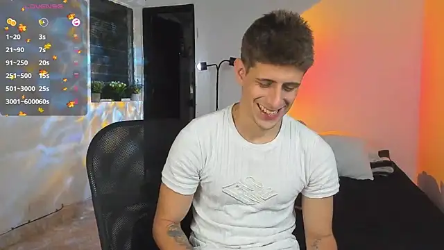 Snapshot of Jasperjoness chatting on 10/27/25, 09:46 Jasperjoness online show from 10/27/25, 09:46