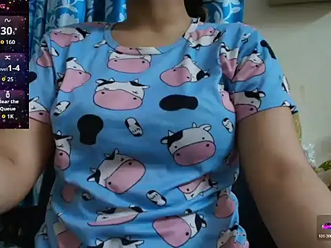 Snapshot of Reika_01 chatting on 06/18/26, 02:01 Reika 01 online show from 06/18/26, 02:01