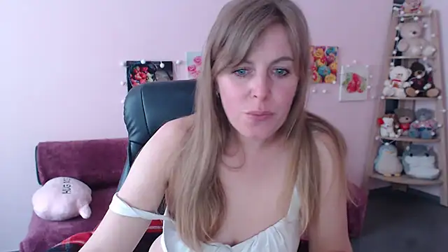 Hot Milady online show from 05/01/26, 08:08