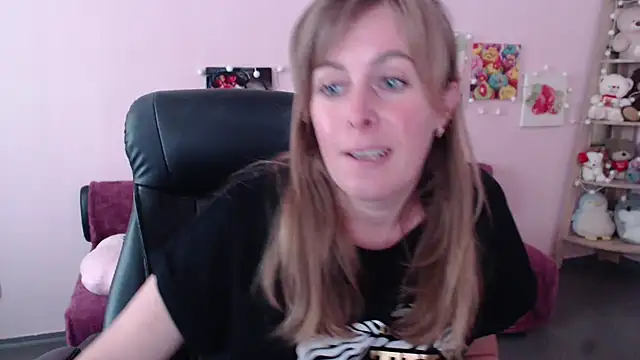 Hot Milady online show from 06/02/26, 07:54