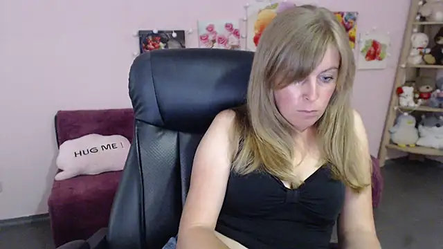 Hot Milady online show from 06/22/26, 08:44