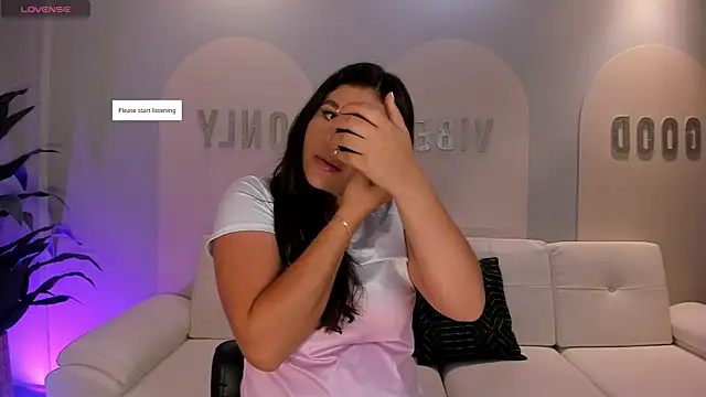 ValeriaRoldanX online show from 05/13/26, 10:23