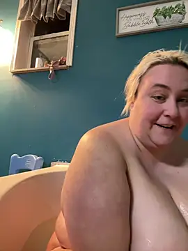 Snapshot of thickmilf182 chatting on 12/13/24, 01:15 thickmilf182 online show from 12/13/24, 01:15