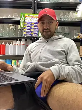 Snapshot of JuanZapata33 chatting on 12/02/24, 05:48 JuanZapata33 online show from 12/02/24, 05:48