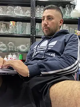 Snapshot of JuanZapata33 chatting on 12/06/24, 05:55 JuanZapata33 online show from 12/06/24, 05:55