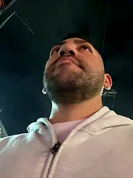 Snapshot of JuanZapata33 chatting on 12/08/24, 01:35 JuanZapata33 online show from 12/08/24, 01:35