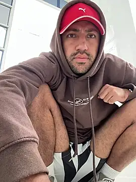 Snapshot of JuanZapata33 chatting on 12/10/24, 05:44 JuanZapata33 online show from 12/10/24, 05:44