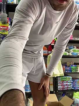 Snapshot of JuanZapata33 chatting on 12/14/24, 05:36 JuanZapata33 online show from 12/14/24, 05:36