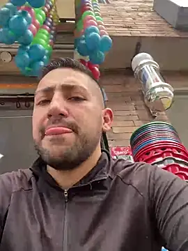 Snapshot of JuanZapata33 chatting on 12/17/24, 05:58 JuanZapata33 online show from 12/17/24, 05:58