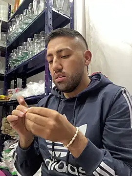 Snapshot of JuanZapata33 chatting on 12/26/24, 10:31 JuanZapata33 online show from 12/26/24, 10:31