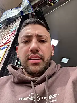 Snapshot of JuanZapata33 chatting on 12/29/24, 06:49 JuanZapata33 online show from 12/29/24, 06:49