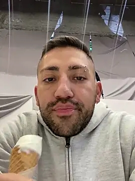 Snapshot of JuanZapata33 chatting on 01/03/25, 10:51 JuanZapata33 online show from 01/03/25, 10:51