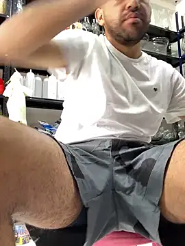 Snapshot of JuanZapata33 chatting on 01/08/25, 05:15 JuanZapata33 online show from 01/08/25, 05:15