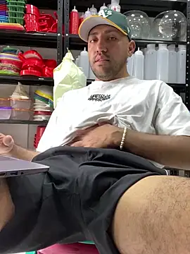 Snapshot of JuanZapata33 chatting on 01/13/25, 06:49 JuanZapata33 online show from 01/13/25, 06:49