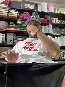 Snapshot of JuanZapata33 chatting on 01/21/25, 06:34 JuanZapata33 online show from 01/21/25, 06:34