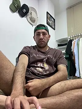 Snapshot of JuanZapata33 chatting on 01/24/25, 03:22 JuanZapata33 online show from 01/24/25, 03:22