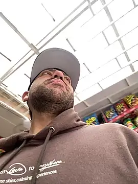 Snapshot of JuanZapata33 chatting on 02/03/25, 06:39 JuanZapata33 online show from 02/03/25, 06:39