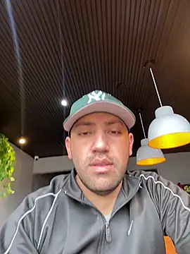 Snapshot of JuanZapata33 chatting on 02/07/25, 07:27 JuanZapata33 online show from 02/07/25, 07:27