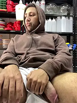 Snapshot of JuanZapata33 chatting on 02/10/25, 06:13 JuanZapata33 online show from 02/10/25, 06:13