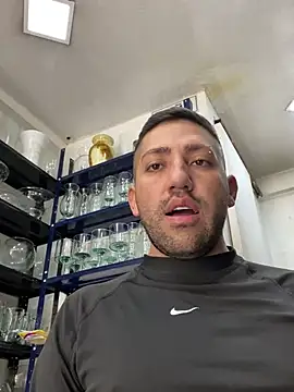 Snapshot of JuanZapata33 chatting on 02/14/25, 05:57 JuanZapata33 online show from 02/14/25, 05:57