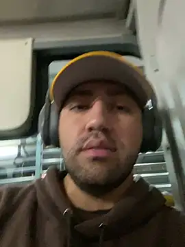 Snapshot of JuanZapata33 chatting on 02/19/25, 11:25 JuanZapata33 online show from 02/19/25, 11:25