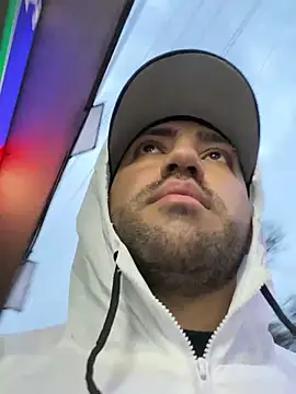 Snapshot of JuanZapata33 chatting on 03/04/25, 11:11 JuanZapata33 online show from 03/04/25, 11:11