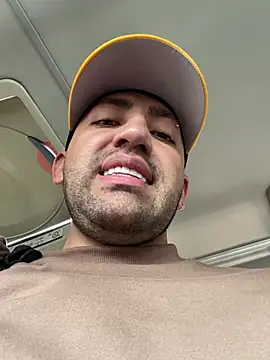 Snapshot of JuanZapata33 chatting on 03/06/25, 05:33 JuanZapata33 online show from 03/06/25, 05:33