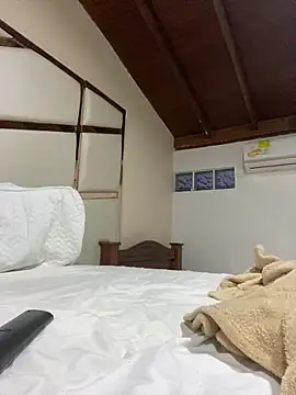 Snapshot of JuanZapata33 chatting on 03/21/25, 11:34 JuanZapata33 online show from 03/21/25, 11:34