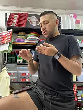 Snapshot of JuanZapata33 chatting on 09/17/25, 02:52 JuanZapata33 online show from 09/17/25, 02:52