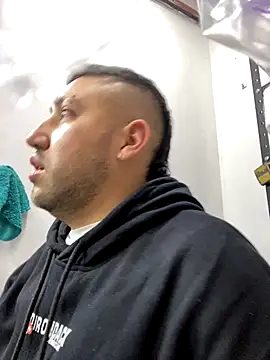 Snapshot of JuanZapata33 chatting on 09/19/25, 11:05 JuanZapata33 online show from 09/19/25, 11:05