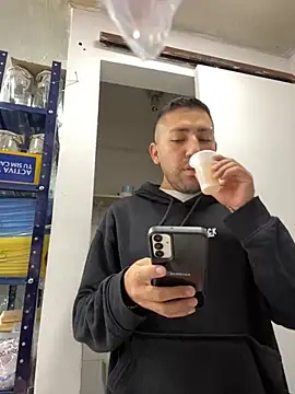 Snapshot of JuanZapata33 chatting on 10/01/25, 06:25 JuanZapata33 online show from 10/01/25, 06:25