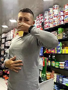 Snapshot of JuanZapata33 chatting on 10/03/25, 09:56 JuanZapata33 online show from 10/03/25, 09:56