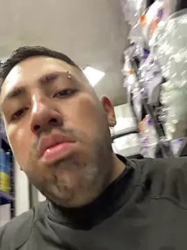 Snapshot of JuanZapata33 chatting on 10/08/25, 09:45 JuanZapata33 online show from 10/08/25, 09:45