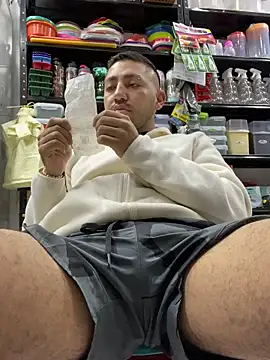 Snapshot of JuanZapata33 chatting on 10/09/25, 10:19 JuanZapata33 online show from 10/09/25, 10:19