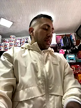 Snapshot of JuanZapata33 chatting on 10/12/25, 07:13 JuanZapata33 online show from 10/12/25, 07:13