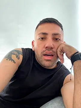 Snapshot of JuanZapata33 chatting on 10/27/25, 09:08 JuanZapata33 online show from 10/27/25, 09:08